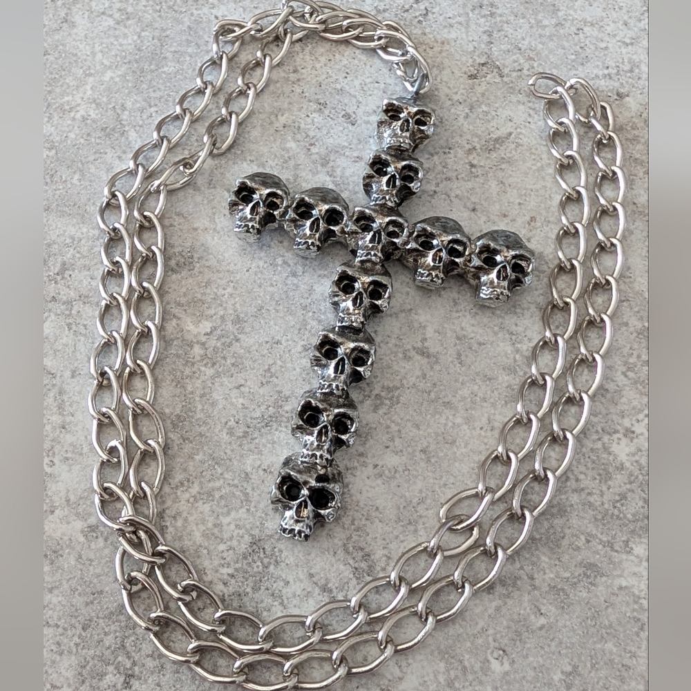 Men's Lightweight Acrylic Skull Cross Necklace